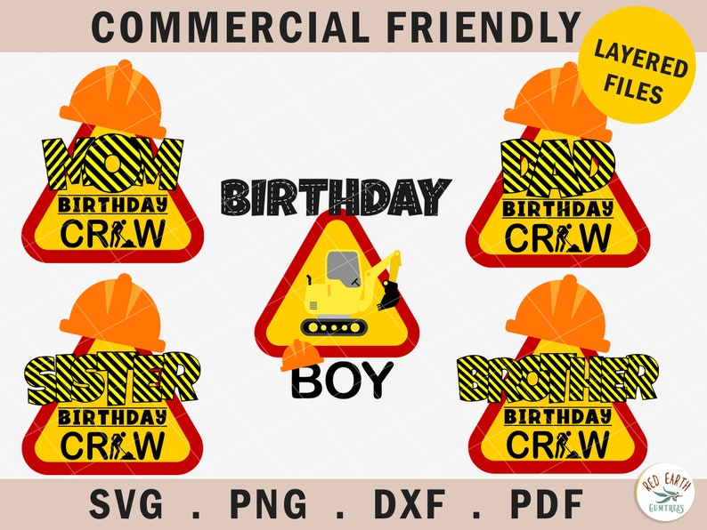 Pu&ograve; includere: Cinque cartelli di compleanno a tema edile con sfondi a strisce gialle e nere. I cartelli presentano le parole "Mamma", "Pap&agrave;", "Sorella", "Fratello" e "Ragazzo" con il testo "Birthday Crew" sotto ogni parola. I cartelli sono stratificati e pronti per essere tagliati con una Cricut o una Silhouette.