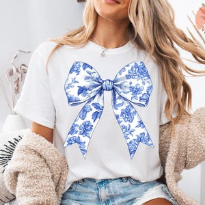 Coquette Chinoiserie-strik png, Toile De Jouy Coquette-striksublimatie, Blue Floral Willow png, Grandmillenial, trendy preppy strik png esthetiek
