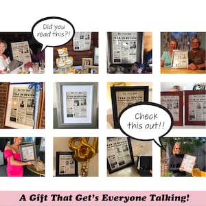 Pu&ograve; includere: Diverse stampe incorniciate in stile giornale, ognuna con il titolo "Year in Review", sono mostrate. Le stampe presentano anni diversi, alcune tenute da persone. Le nuvolette d'espressione dicono "Did you read this?!" e "Check this out!!". Il testo in basso dice "A Gift That Gets Everyone Talking!"