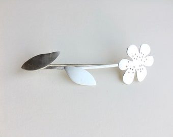 Brosche Statement  Blume in Silber , Schmucknadel, Tuchnadel, Schalnadel Blume in Silber matt