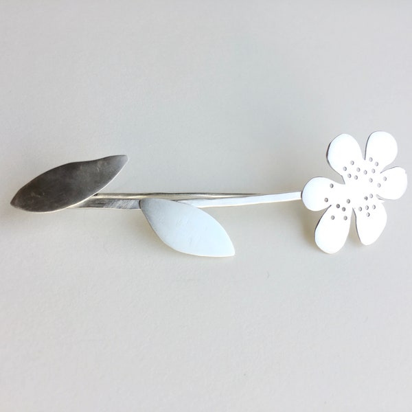 Brosche Statement  Blume in Silber , Schmucknadel, Tuchnadel, Schalnadel Blume in Silber matt