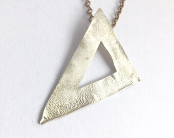 Silver pendant (935) pendant triangle structured, slightly wavy, statement