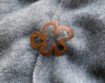 Brooch flower in copper, cloth pin flower, handcrafted scarf pin - unique