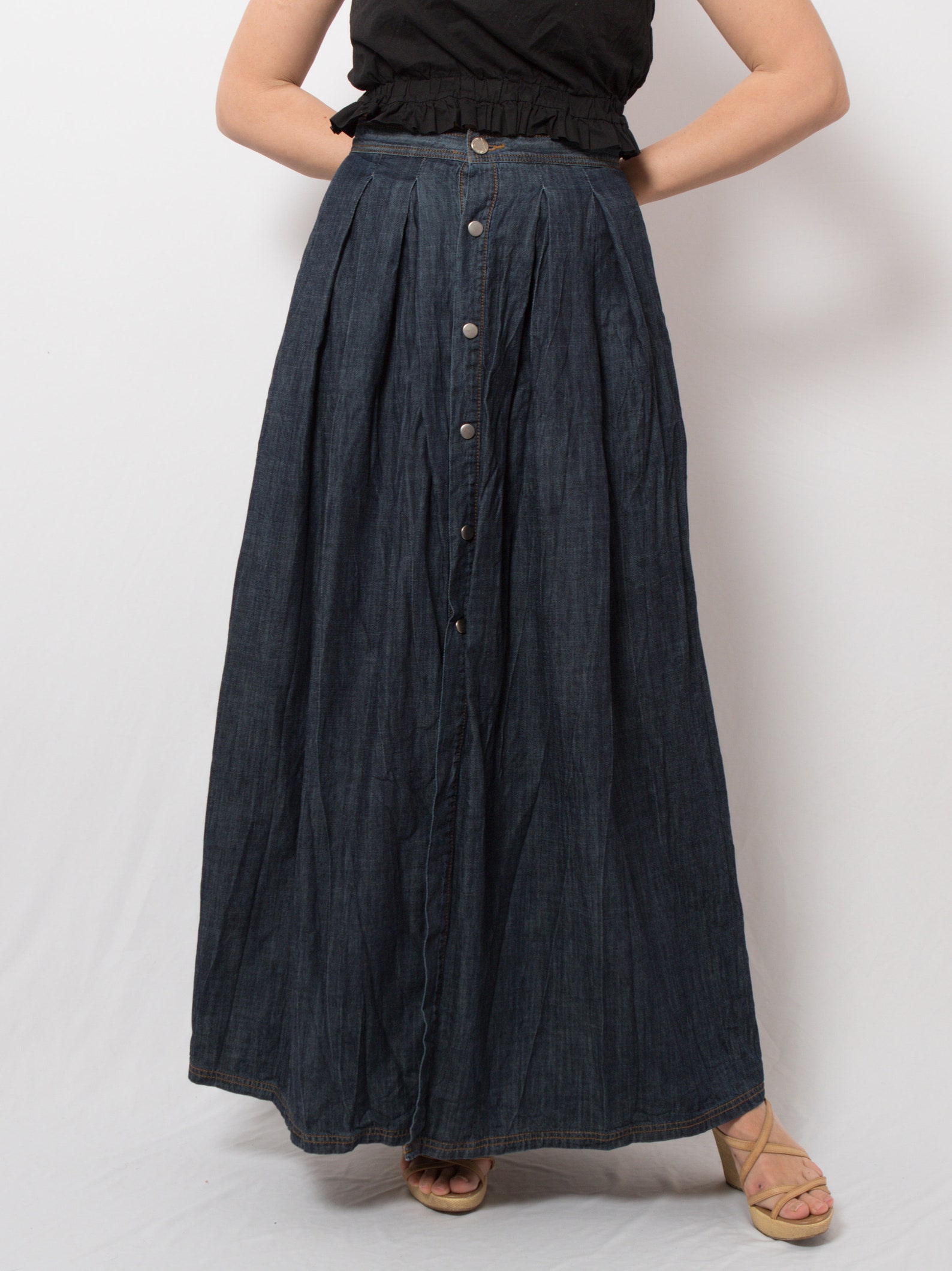 Vintage denim maxi skirt. Button Down Denim Skirt Pleated Denim Skirt Floor Length Jean Skirt. Size M. Indigo denim. 
