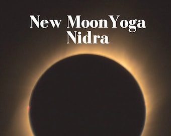Op de afbeelding: Boekomslag met een donkere afbeelding van een zonsverduistering, met een helder oranje corona rond een zwarte cirkel. De titel "New Moon Yoga Nidra" staat in het wit, met "By Nya Patrinos" eronder.