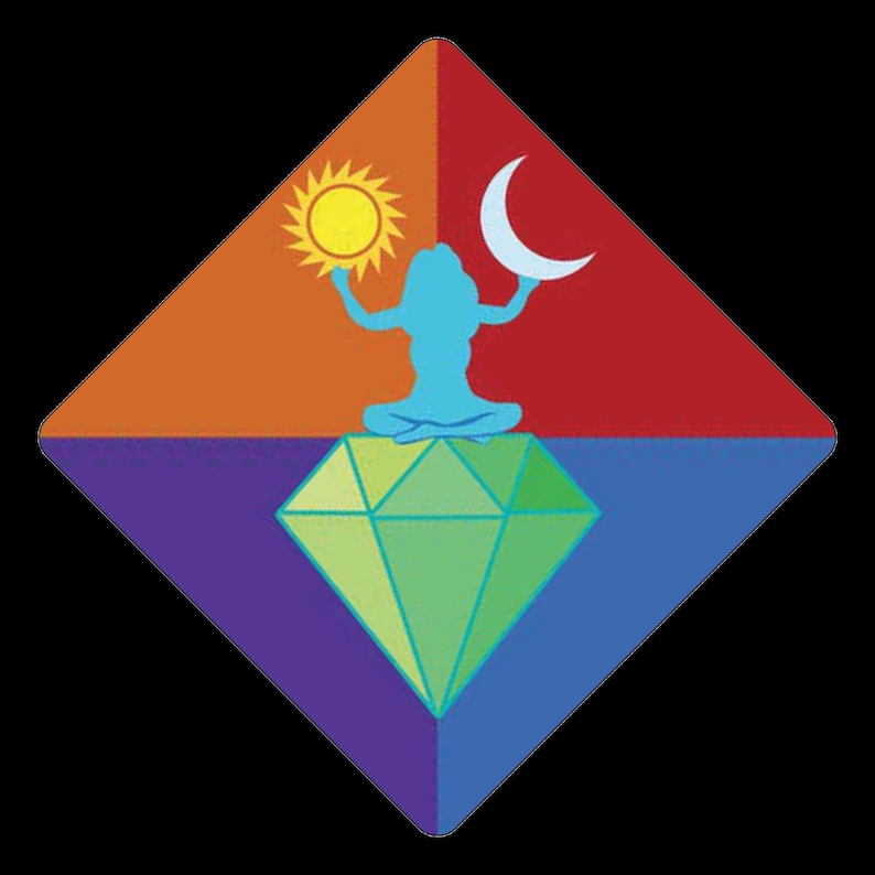 Op de afbeelding: Een geometrisch ontwerp met een blauwe yogafiguur die een gele zon en een witte halve maan vasthoudt. De figuur zit op een groene diamantvorm, tegen een achtergrond van oranje, rood, paars en blauwe kwadranten.