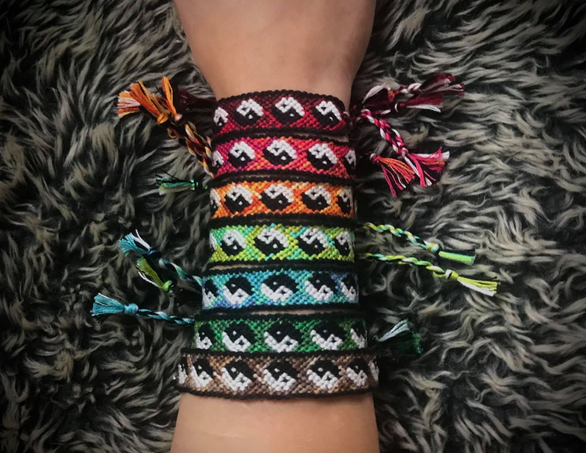 Yin & Yang Macramé Friendship Bracelet 650 Knots Etsy