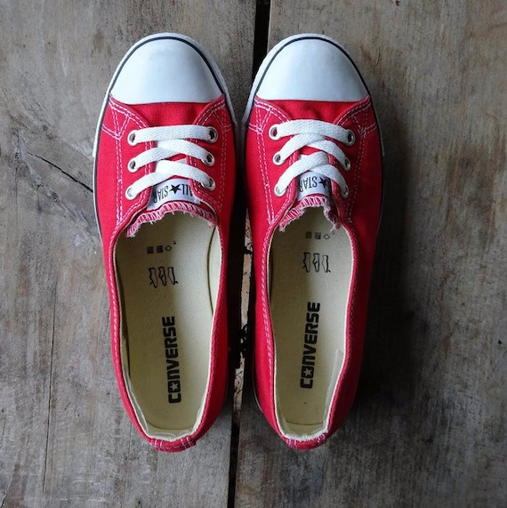 red converse womens size 5