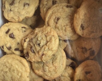 DOLLHOUSE MINIATURES BOX OF CHOCOLATE CHIP COOKIES GIFT FOOD BAKERY