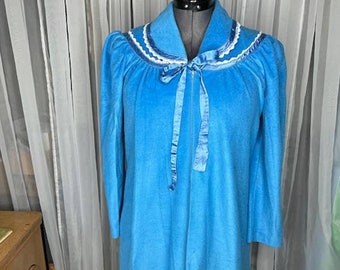 Robe fuzzy blue zip front peter pan collar