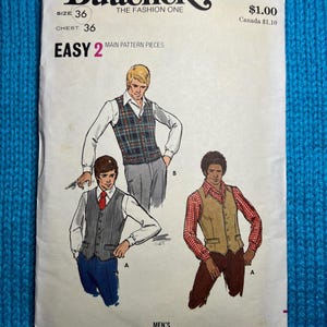 Puede incluir: Un patrón de costura vintage para un chaleco, con dos estilos diferentes. El patrón es de Butterick, número de patrón 6827, y es para las tallas 36 a 44. El patrón se titula "Easy 2" y tiene un precio de $ 1.00.