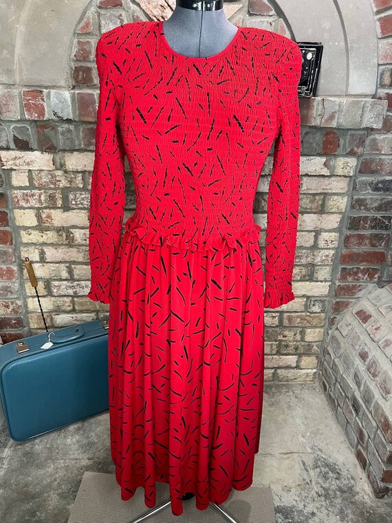 Liz Claiborne dress smocked bodice red Black long sleeve pockets Liz Claiborne dress smocked bodice red Black long sleeve pockets