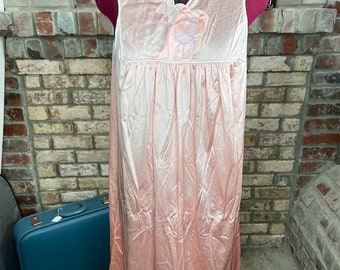 Vanity fair satin nightgown scalloped collar peach