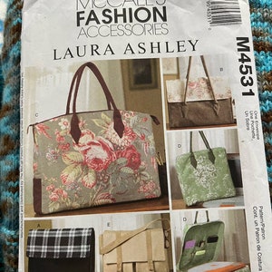 McCalls mönster 4531 Laura Ashley business laptopväskor totes messenger bag