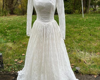 Wedding dress lace sheer sleeves sequins train 1950s