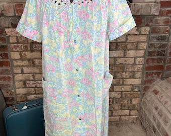 Frolicking dress Vintage floral housecoat pastel pink blue yellow