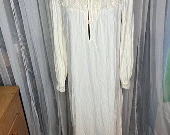 Vintage nightgown lace collar brushed cotton