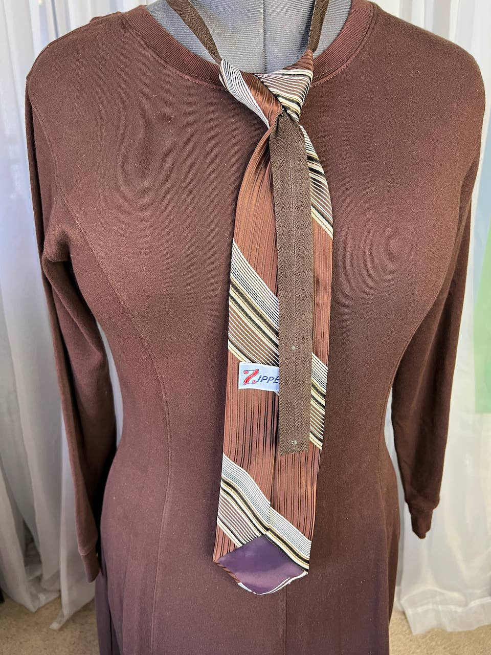 Vintage Tie Drop
