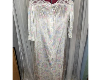 robe satin floral pastel vintage lace shoulders white pink green