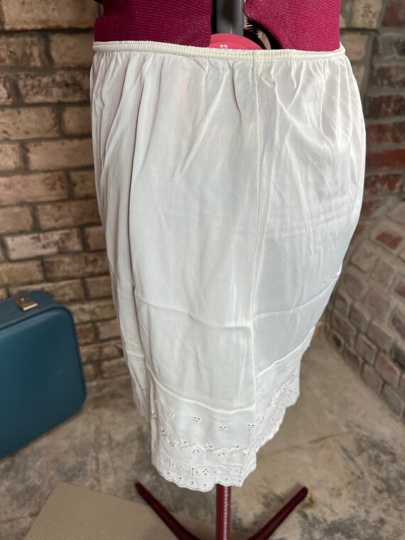 slip skirt eyelet lace white - image 3