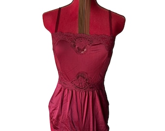 Teddynegge doorschijnend kant satijn bordeauxrood