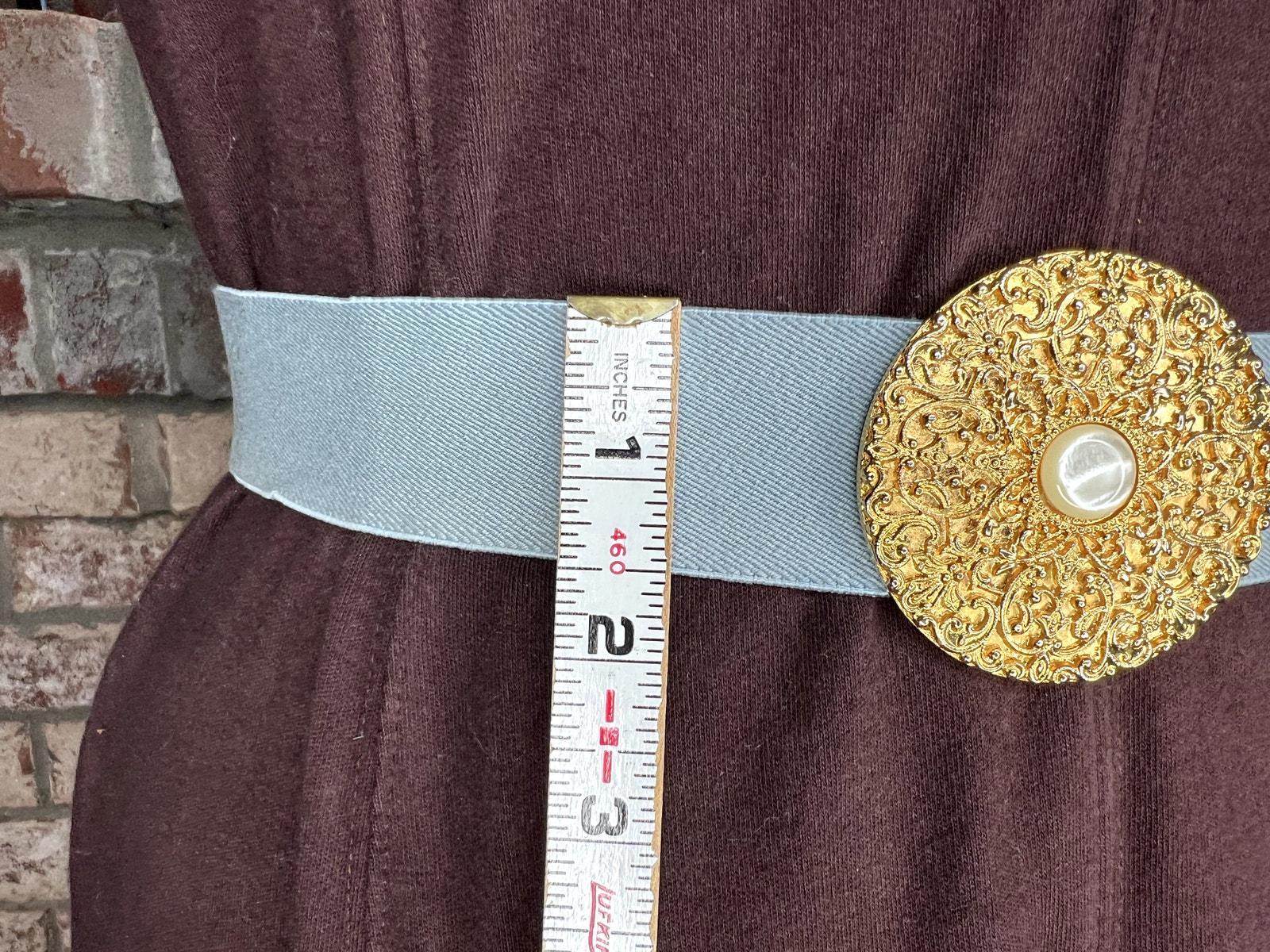 Gutos W germany elastic belt round filigree clasp goldtone blue 1980s Gutos W Germany Elastic Belt Round Filigree Clasp Goldtone  main image 2