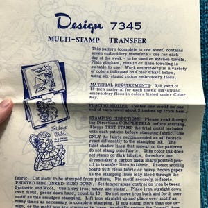 Puede incluir: Una hoja de transferencia de bordado vintage con instrucciones para un diseño de estampado múltiple. La hoja presenta siete diseños diferentes de niños con el texto "Thursdays Child" y "Fridays Child" visible. El patrón es para usar en toallas de cocina e incluye instrucciones para colocar y estampar los motivos.