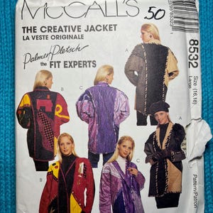 Puede incluir: Un patrón de costura para una chaqueta creativa, McCall's patrón número 8532, talla 16-18, grande. El patrón presenta cuatro diseños de chaquetas diferentes con varias combinaciones de colores y patrones. El patrón está diseñado por Palmer Pletsch, los expertos en ajuste.