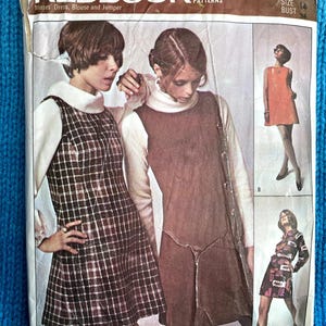 Puede incluir: Patrón de costura vintage para un vestido, una blusa y un mono. El patrón es de la revista Redbook y es para la talla 14, pecho 36. El patrón presenta un vestido a cuadros, un mono marrón y una blusa estampada.