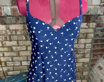 Traje de baño de una pieza, vintage, floral, azul, blanco y verde.