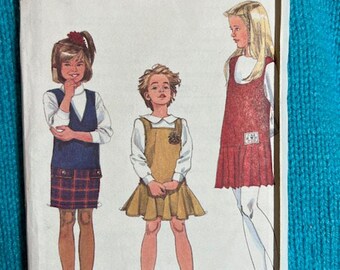 Patrón de costura Simplicity 7933 para niña, jersey con falda plisada