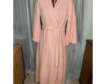 Vintage Robe pink fuzzy sherpa cozy