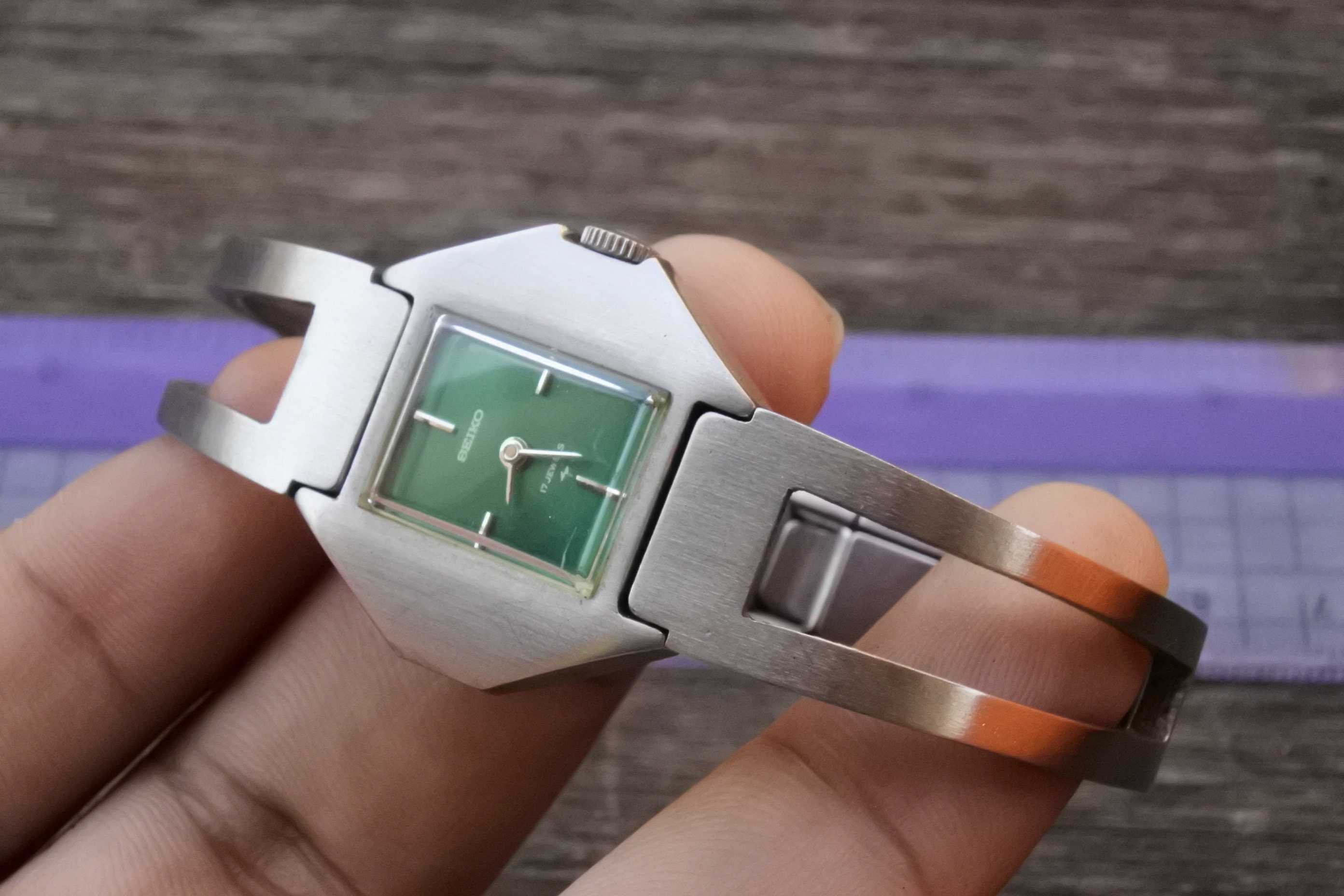 SEIKO 　レディース グリーンダイヤルウォッチ　ヴィンテージ MileagePlus Merchandise Awards. Seiko Ladies' Diamond