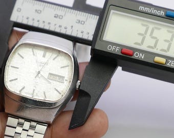 Vintage Seiko QT 0823 5020 Textured Dial Men Quartz Watch Japan