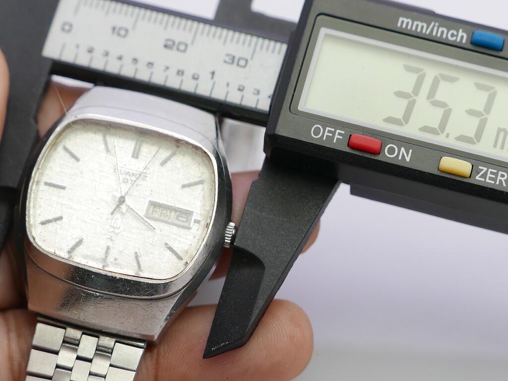 Vintage Seiko QT 0823 5020 Textured Dial Men Quartz Watch Japan