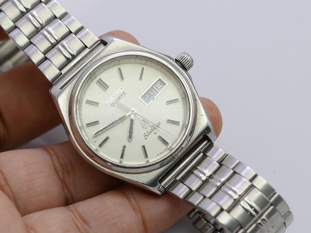 Vintage Seiko Silverwave 8229 700A White Dial Men Quartz Watch