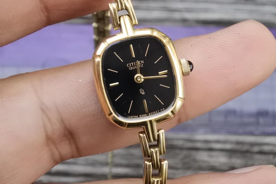 Citizen Ladies Watch Vintage Black Dial Gorgeous Gold Tone Stainless Bracelet Vintage Black-Dial Citizen Quartz Watch for Ladies 3220  main image 4