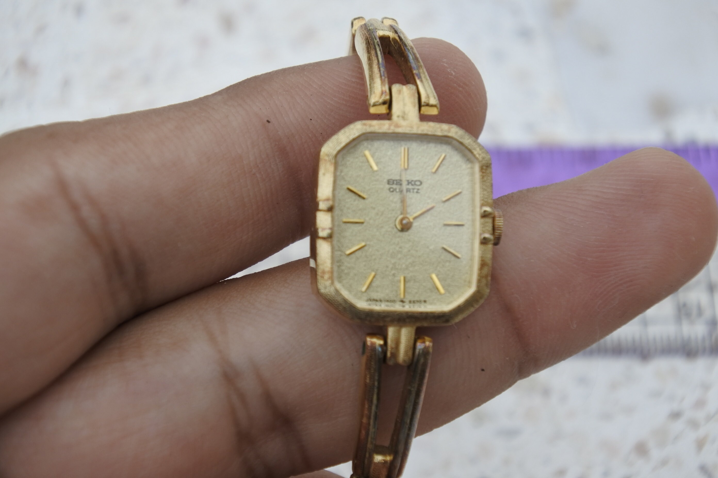 Vintage Seiko Gold Plated 1400 6440 Yellow Dial Lady Quartz Wrist