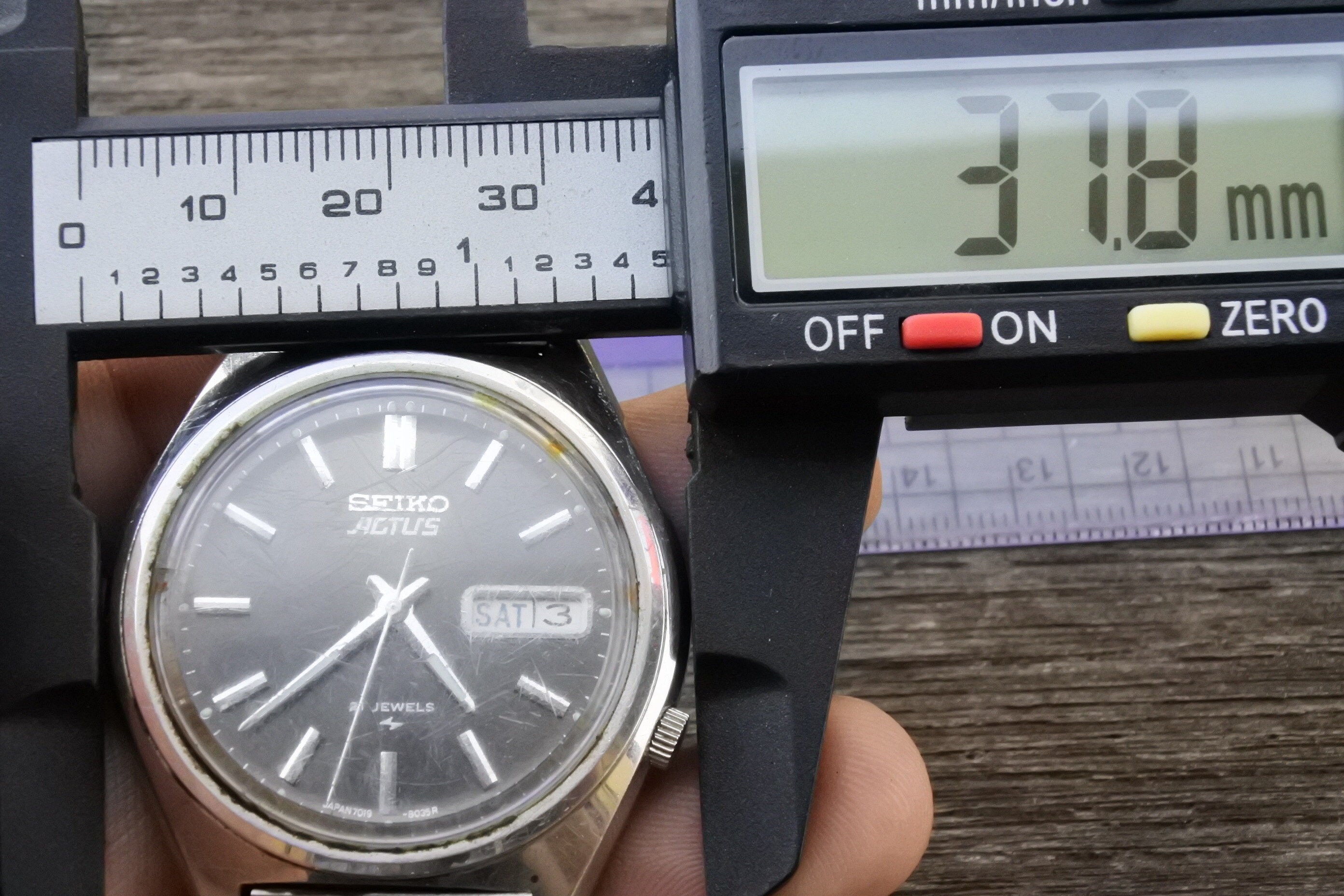 Vintage Seiko Actus 7019 8010 Black Dial Men Automatic Japan Round 