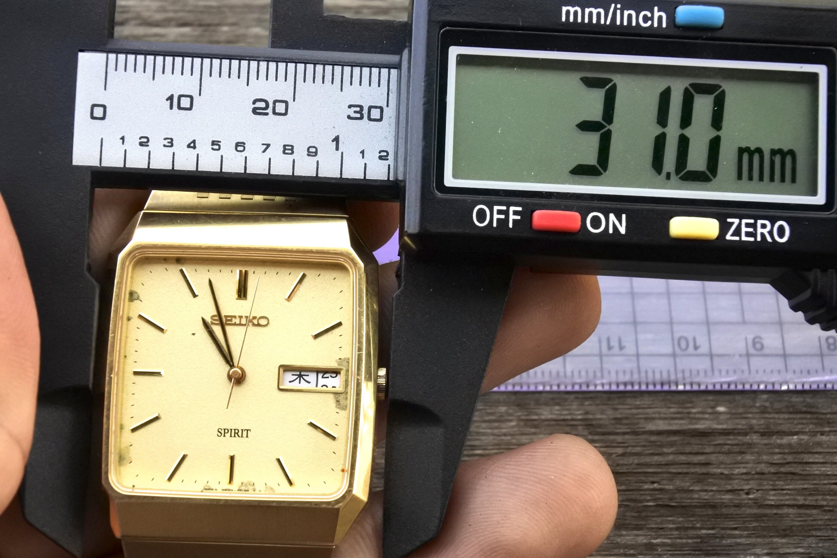 Vintage Seiko Spirit 9533 5030 Yellow Dial Men Quartz Watch Japan