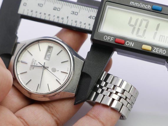 Vintage Seiko QZ 0923 8010 Silver Dial Men Quartz Watch Japan