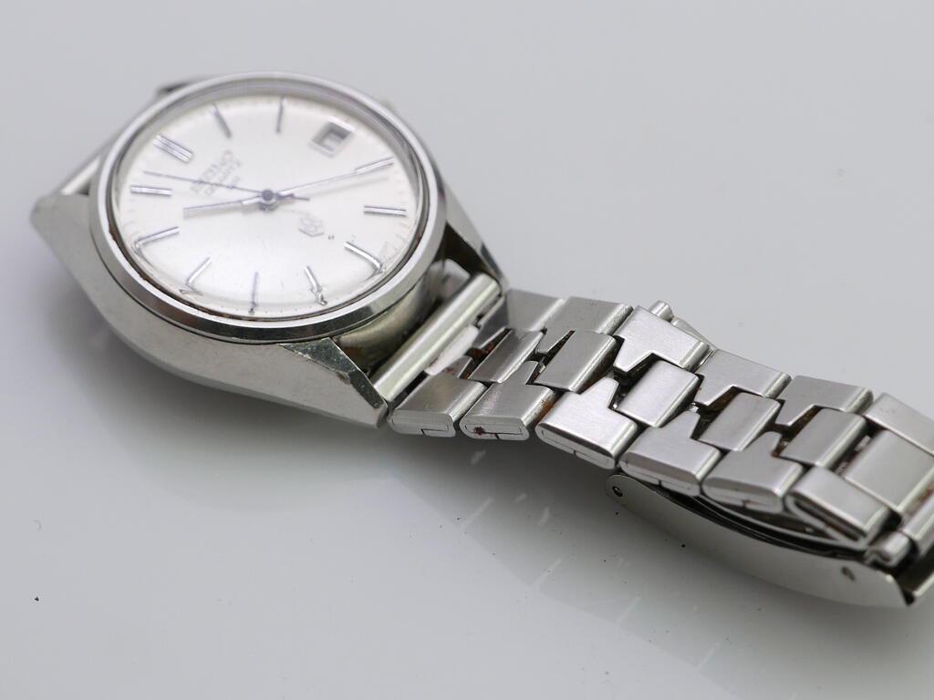 Vintage Seiko QR 3862 7020 White Dial Men Quartz Watch Japan Round