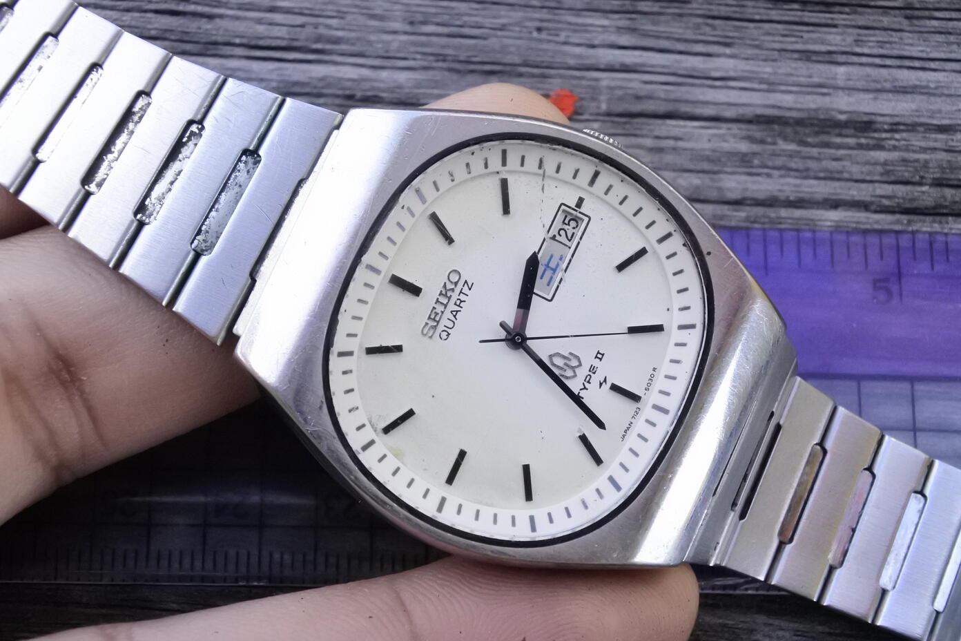 Vintage Seiko Type II 7123 5030 White Dial Men Quartz Watch Japan 