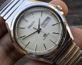 Vintage Ricoh Riquartz KANJI DATE White Dial Men Quartz Watch