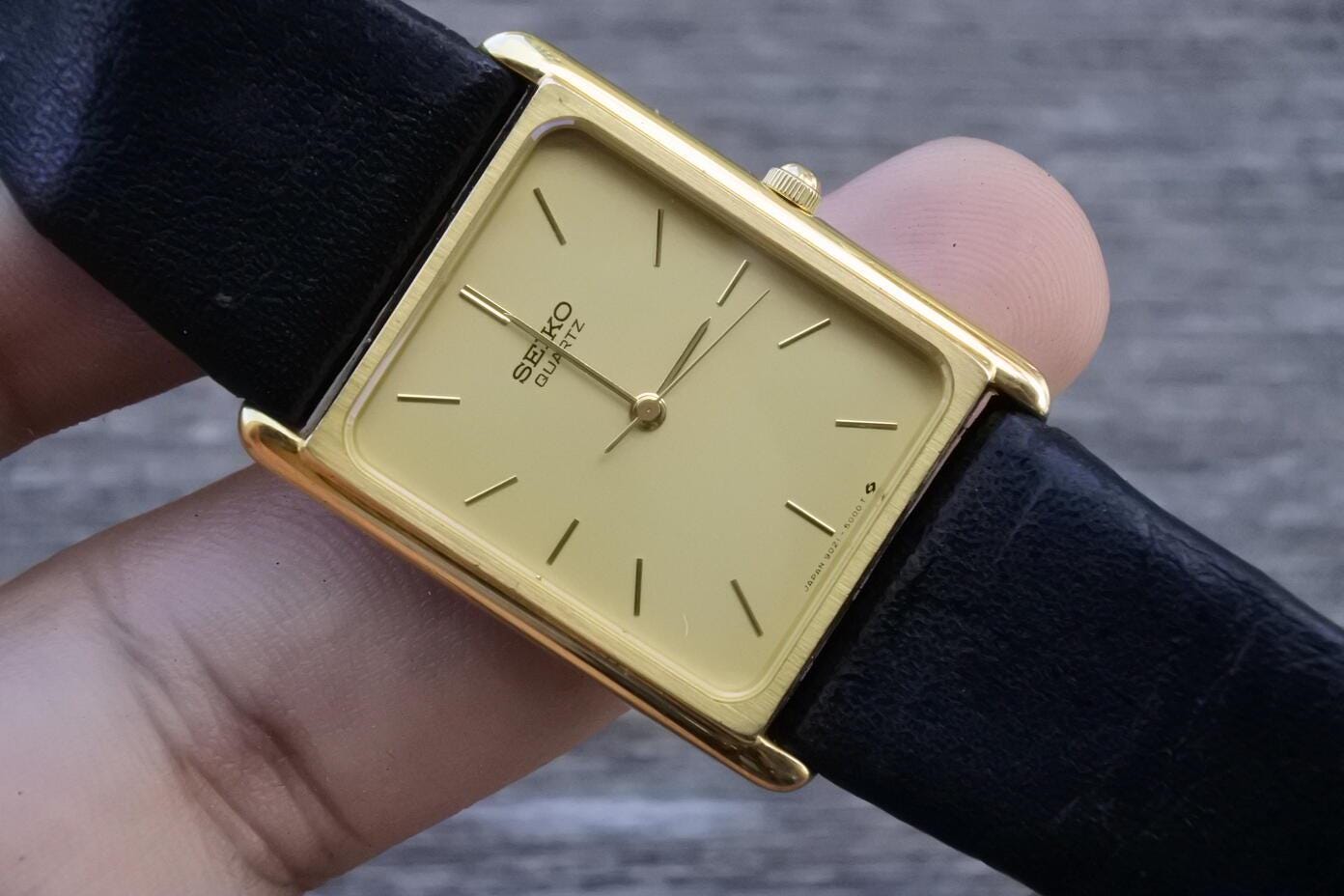 時計 SEIKO QUARTZ SGP 9021-5150 QUARTZ Seiko Quartz 9021 5150 Vintage Watch Silver Dial 28mm