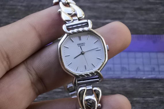 Vintage Seiko Gold Plated 3421 5140 White Dial Lady Quartz  display picture 3