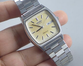 Vintage Seiko Chronos 8123 5240 White Dial Men Quartz Watch Japan