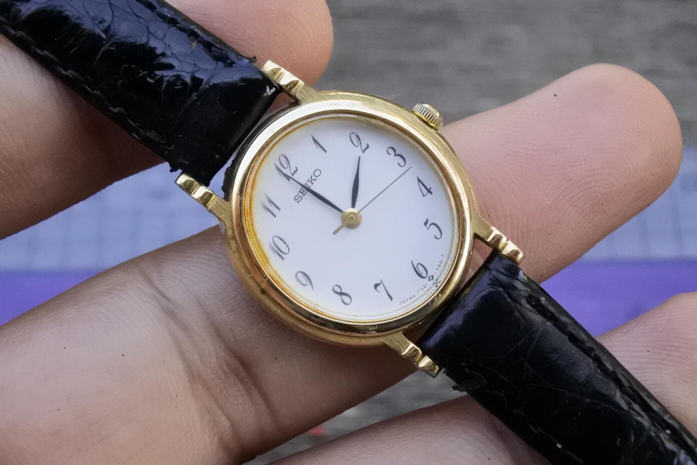 Vintage Seiko 7321 6070 White Dial Lady Quartz Watch Japan Oval