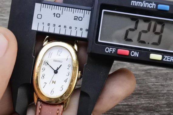 Vintage Seiko N 1F21 5B70 White Dial Lady Quartz Watch Japan Vintage Seiko N 1F21 5B70 White Dial Lady Quartz Watch Japan