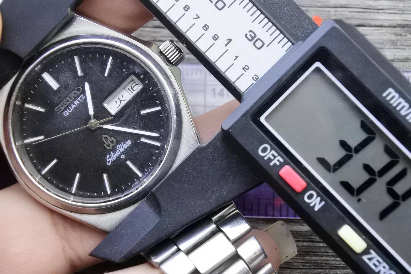 Vintage Seiko Silverwave 8220 8000 Black Dial Men Quartz Watch
